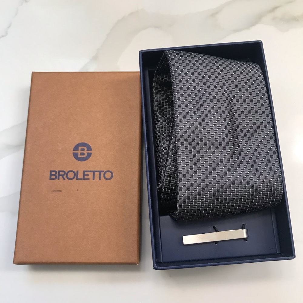 Broletto 100% Silk Tie and Tie Clip Black and Gray